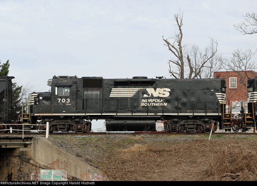 NS 703